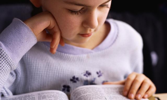 A-child-reading-the-Bible-014%5B1%5D.jpg